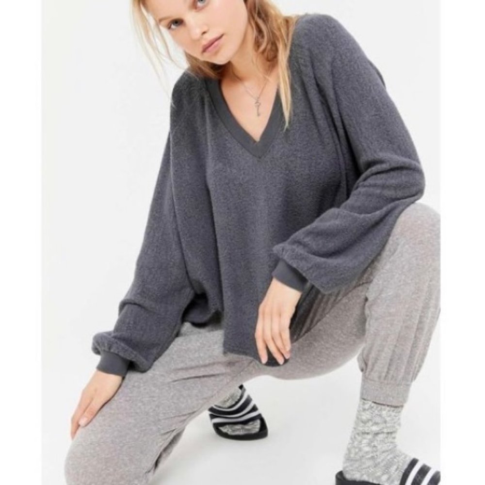 UO Lilith Cozy V-Neck Top